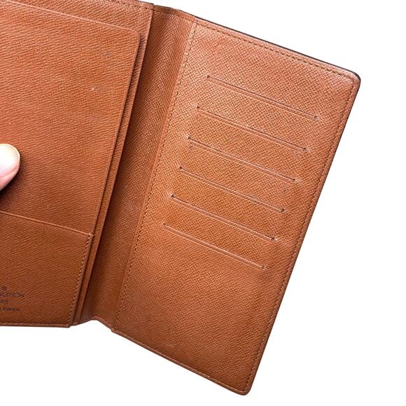 Louis Vuitton Long Wallet / Passport Case - Picture 6 of 11